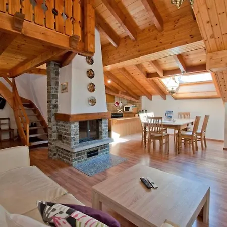 Three-bedroom Cozy In 公寓 *