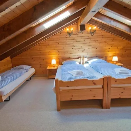 Three-bedroom Cozy In Διαμέρισμα